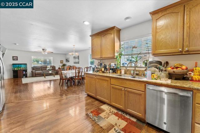 4825 San Pablo Dam Rd, El Sobrante CA: https://media.crmls.org/mediaz/7a87b33e-1c48-43a0-9b2b-ad395aa3e75d.jpg