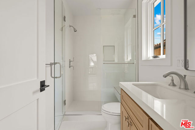 306 S Anita Avenue, Los Angeles CA: https://media.crmls.org/mediaz/7a885396-30d8-4663-8af9-17001ce96ec3.jpg