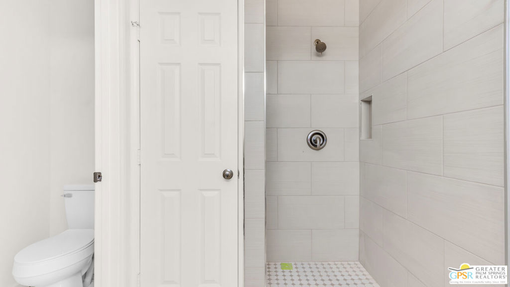 https://media.crmls.org/mediaz/7a88c1ec-34b5-439d-b74a-c6a04dffea03.jpg?preset=X-Large