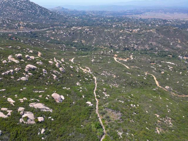 17441 Dos Picos Park Road, Ramona CA: https://media.crmls.org/mediaz/7a892f6d-6846-4284-90dd-a0ceb80f8225.jpg