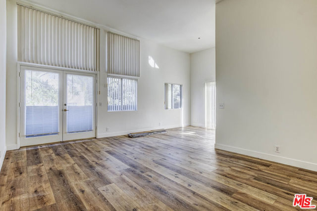 22705 Del Valle Street, 8 photo 8