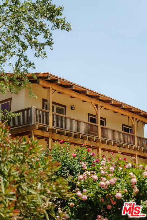 15101 Middle Ranch Road, Moorpark CA: https://media.crmls.org/mediaz/7a894648-0116-422f-8649-fbcb75c207ad.jpg