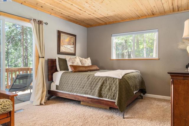 2190 Patricia Ln, Arnold CA: https://media.crmls.org/mediaz/7a89bb19-5652-442d-a8b0-2d0ea1553f3f.jpg