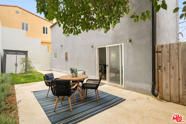 12366 Laurel Terrace Drive, Studio City CA: https://media.crmls.org/mediaz/7a89cc64-2273-44a3-8a57-1373d32a48b5.jpg