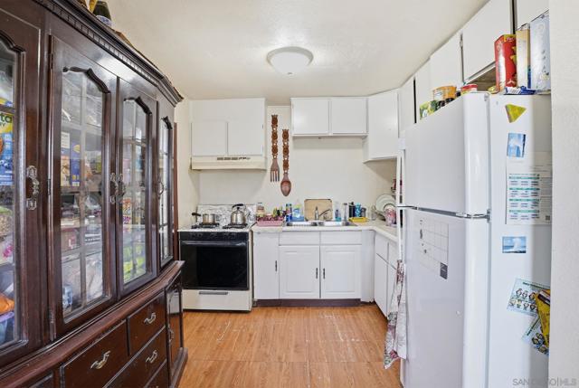 Image 4 of 31 For 1451 Harbison