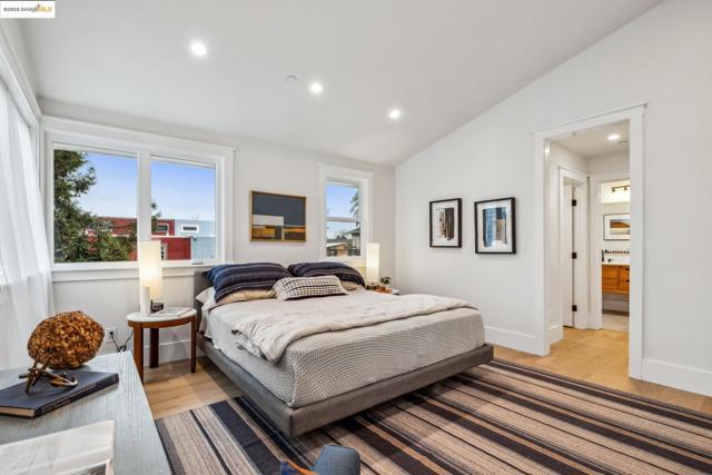 2312 Eighth St, Berkeley CA: https://media.crmls.org/mediaz/7a8a123c-8cc3-488a-8760-f0886b0b85ac.jpg