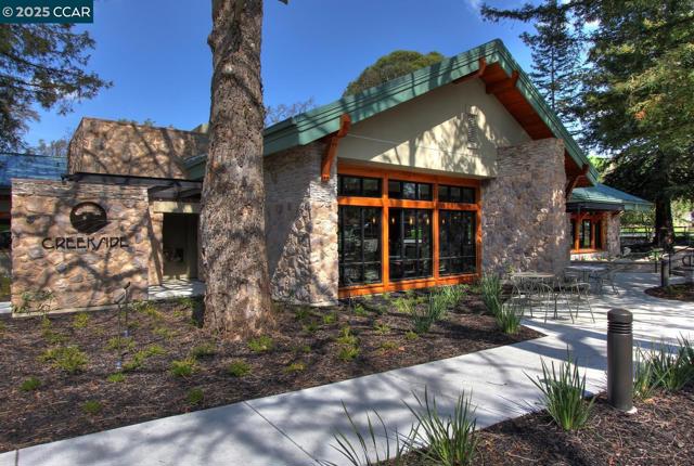 2155 Cactus Ct, Walnut Creek CA: https://media.crmls.org/mediaz/7a8ad789-5fdc-4661-9c2f-6b61caeee9d4.jpg