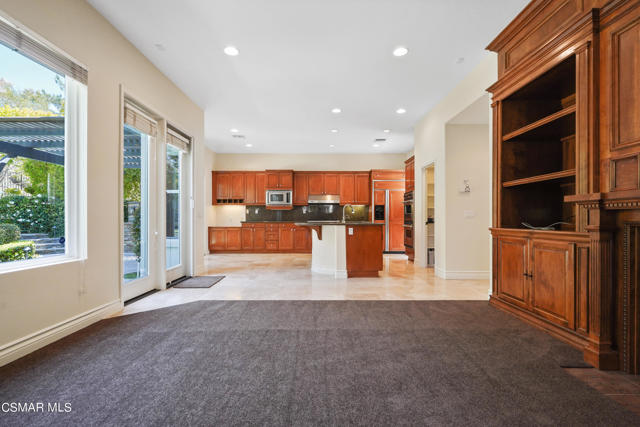 6077 Mandeville Place, Oak Park CA: https://media.crmls.org/mediaz/7a8b13ab-5f90-4476-a65d-8f201e032e0d.jpg