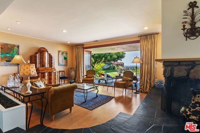 1166 LAS PULGAS Place, Pacific Palisades CA: https://media.crmls.org/mediaz/7a8bfcfb-126a-4169-b3c8-4ccc668c7ba3.jpg