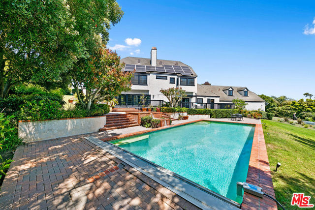 29528 Harvester Road, Malibu CA: https://media.crmls.org/mediaz/7a8c0023-3b14-4936-8f3d-7515dd3bb048.jpg