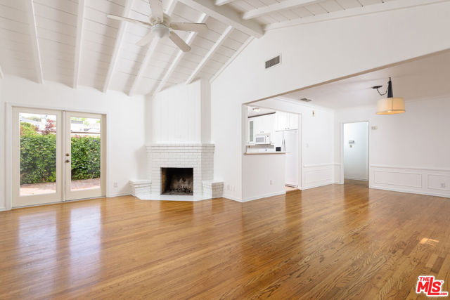 11425 Burnham Street, Los Angeles CA: https://media.crmls.org/mediaz/7a8cef19-c7d1-49ba-b672-2077fe6f7601.jpg