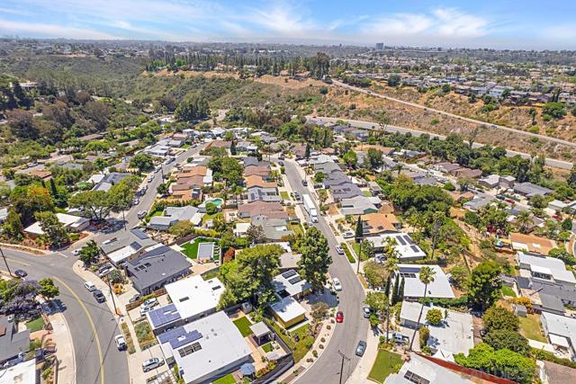 3455 Aldford Dr, San Diego CA: https://media.crmls.org/mediaz/7a8d8f34-8b47-4d31-96cf-1c5edfdd96db.jpg