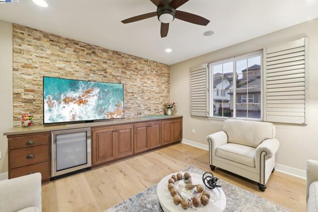 3885 Highpointe Ct, Dublin CA: https://media.crmls.org/mediaz/7a8dbc8f-ad9e-4aab-b4dc-f9d6e572413e.jpg