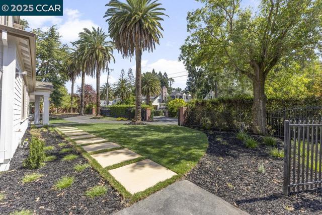 1953 La Cadena, Diablo CA: https://media.crmls.org/mediaz/7a8f8cad-4ea5-4a8b-8599-e1a3c78d555d.jpg