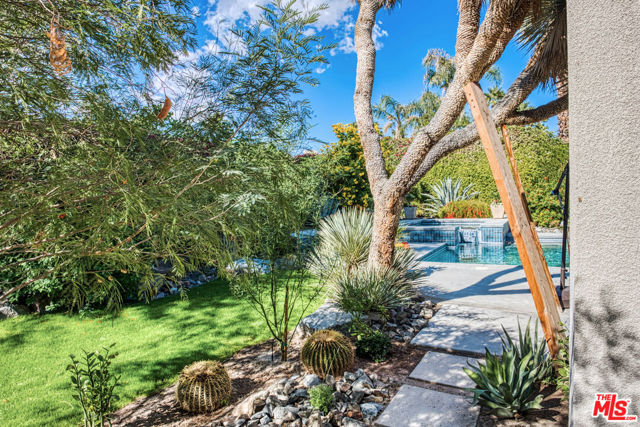 6 Rocky Lane, Rancho Mirage CA: https://media.crmls.org/mediaz/7a8fdd4c-76ce-4ccf-ba01-7be9735aacb3.jpg