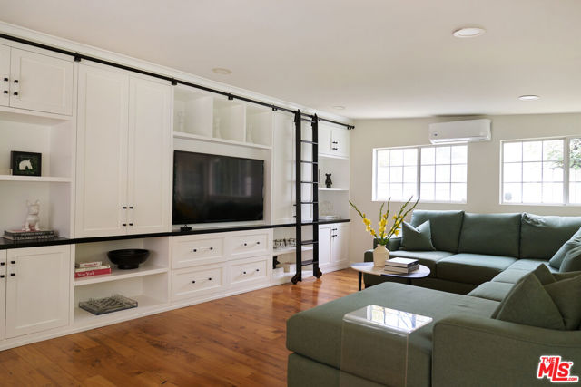 5 Bed Home for Sale in Los Angeles, California