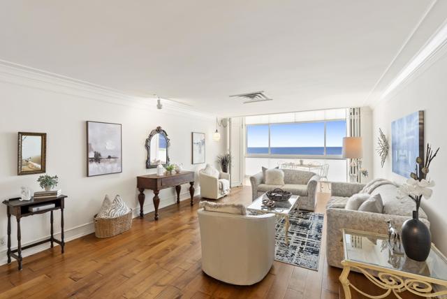 939 Coast Boulevard, La Jolla CA: https://media.crmls.org/mediaz/7a9096f4-3596-4abe-b89d-af304ecc659d.jpg