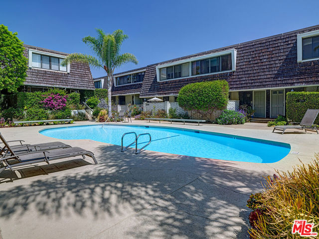 4776 La Villa Marina, Marina del Rey CA: https://media.crmls.org/mediaz/7a91f1d8-37d1-4a45-9bfb-6af879e3a59b.jpg