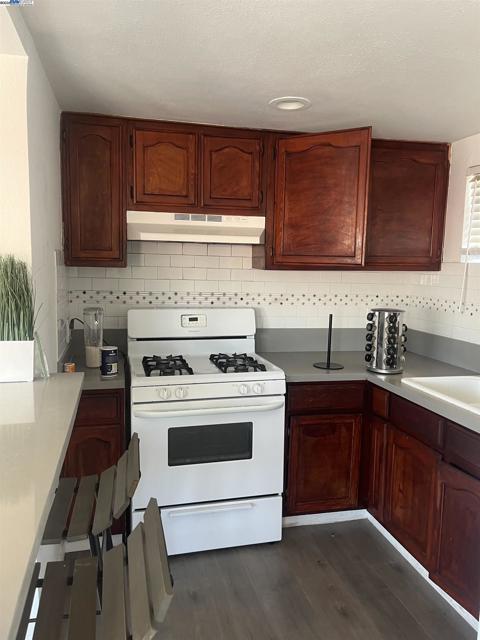 5419 S Harcourt Ave, Los Angeles CA: https://media.crmls.org/mediaz/7a9241d2-e9f2-462d-be0e-dad5d5d64113.jpg