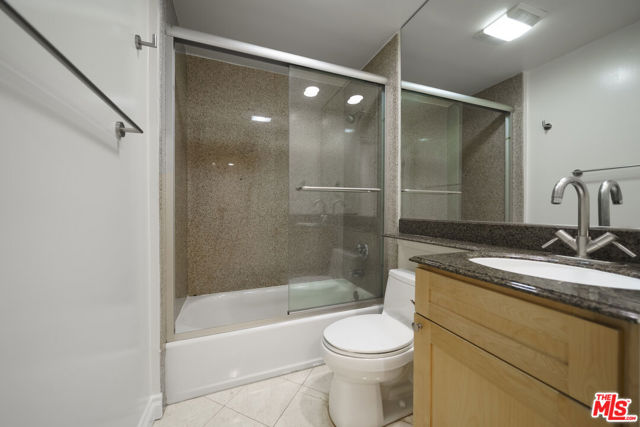 3061 W 12th Place, Los Angeles CA: https://media.crmls.org/mediaz/7a92c2de-0165-4f70-b7c1-8590ab6482cf.jpg