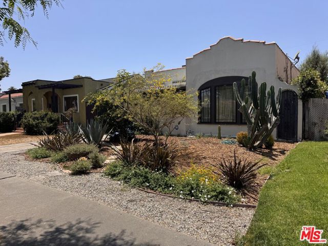 2905 Somerset Drive, Los Angeles CA: https://media.crmls.org/mediaz/7a92cedb-6ad6-4d04-b330-9d2afc3da9d4.jpg