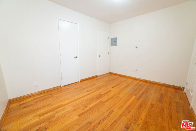 2400 Pacific Avenue, Venice CA: https://media.crmls.org/mediaz/7a92f658-8443-4890-b9ff-5796a08a20d4.jpg
