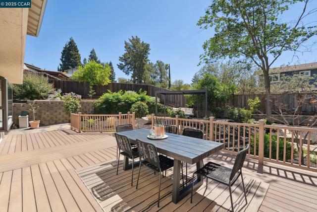 1826 Yolanda Circle, Clayton CA: https://media.crmls.org/mediaz/7a93244e-e11b-4a06-be82-c3e8f2afbde6.jpg