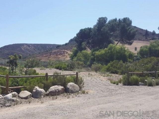 8209 Mesa Rd, Santee CA: https://media.crmls.org/mediaz/7a9350b2-c356-4936-8839-e2fe5e911a54.jpg