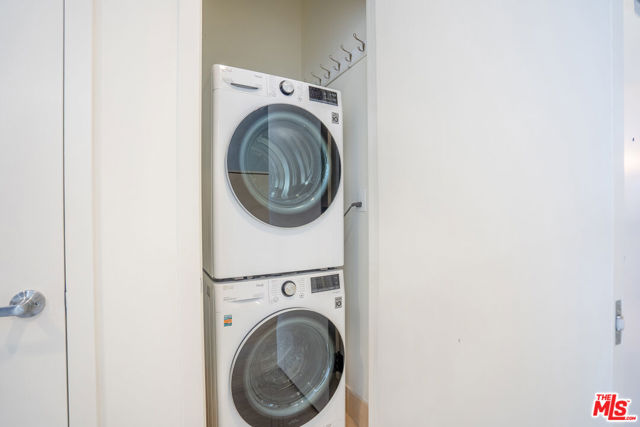 3810 Wilshire Boulevard, Los Angeles CA: https://media.crmls.org/mediaz/7a93b54c-9f49-42c4-be27-e39185a1ab6d.jpg