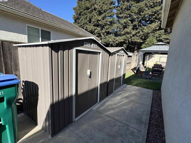 10342 Mono Ct, Stockton CA: https://media.crmls.org/mediaz/7a941d69-e403-4e81-807f-e0f52e66dfbc.jpg