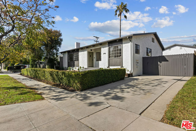 2446 Colby Avenue, Los Angeles CA: https://media.crmls.org/mediaz/7a942d3e-8108-4a06-a474-a917bbd3900e.jpg