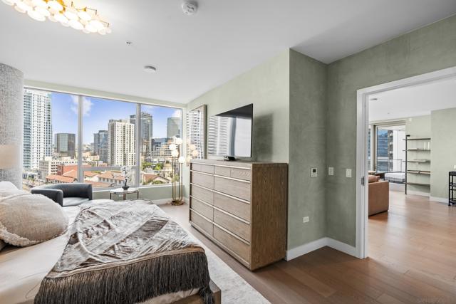888 W E Street, San Diego CA: https://media.crmls.org/mediaz/7a943865-d110-41e2-ad5a-1113d427536c.jpg