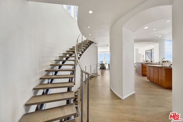 7019 E Seaside Walk, Long Beach CA: https://media.crmls.org/mediaz/7a94bf72-7b58-401f-9f73-951f1a5d7055.jpg