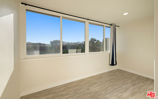 13206 Admiral Avenue, Marina del Rey CA: https://media.crmls.org/mediaz/7a95259a-717e-470e-911c-0dc41fb45d40.jpg