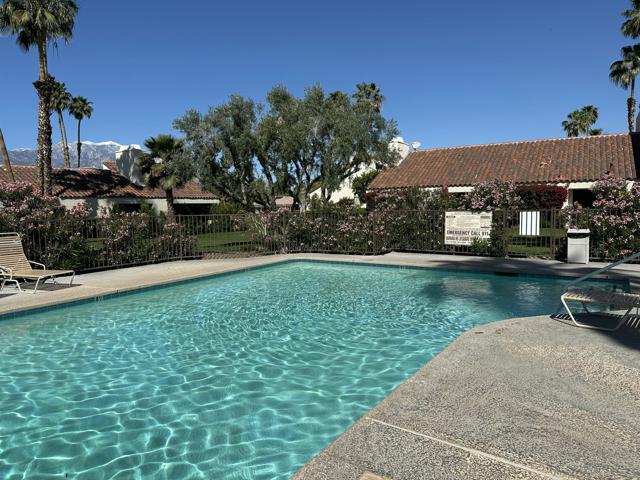 450 Sunningdale Drive, Rancho Mirage CA: https://media.crmls.org/mediaz/7a95513f-af4e-4532-8566-6cf583a69ca9.jpg