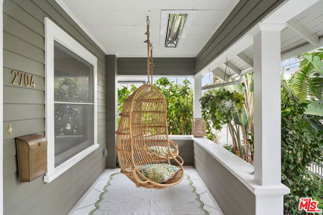 2704 3rd Street, Santa Monica CA: https://media.crmls.org/mediaz/7a95d048-c093-495a-af4e-6fee16c859ab.jpg