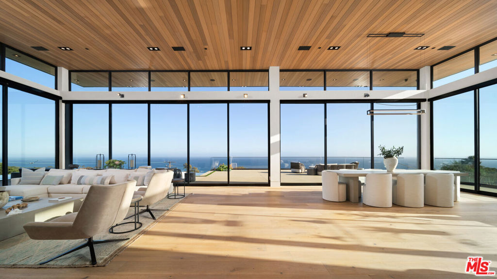 https://media.crmls.org/mediaz/7a95e531-316b-421b-8d06-8cd3b91d6175.jpg?preset=X-Large
