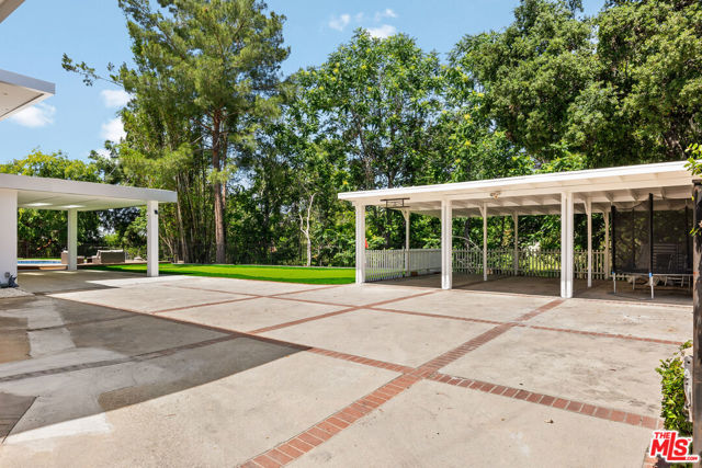805 Norumbega Drive, Monrovia CA: https://media.crmls.org/mediaz/7a961330-528e-4cec-a743-56160d90e699.jpg