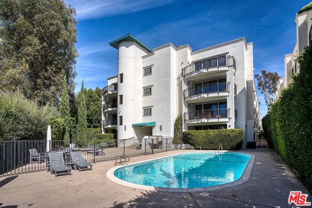 Drew Fenton | 441 S Barrington Avenue Los Angeles CA | MLS: 7091568