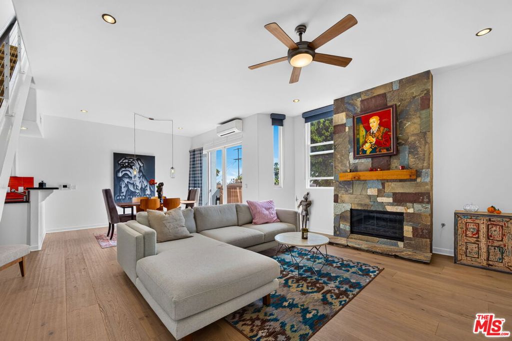 650 Rose Avenue Unit 2