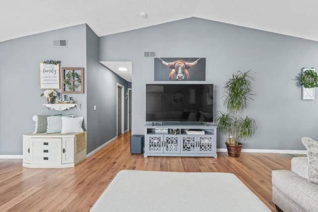 Detail Gallery Image 5 of 21 For 722 8th St, Ramona,  CA 92065 - 4 Beds | 2 Baths