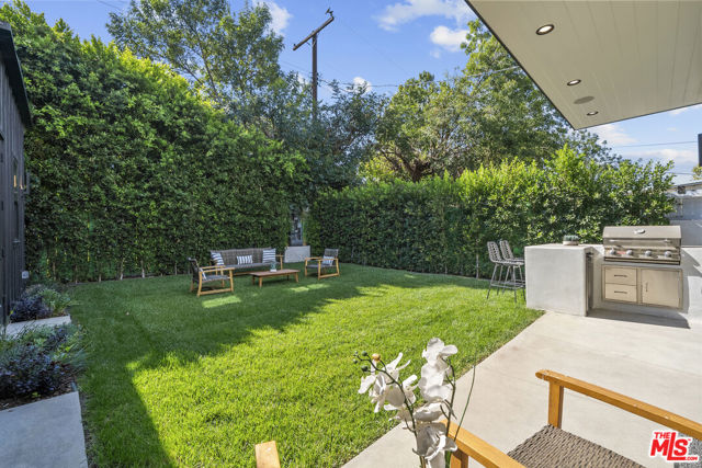 5741 Newcastle Avenue, Encino CA: https://media.crmls.org/mediaz/7a97a1fe-9f8c-403a-adc2-a4d3f9d77e10.jpg
