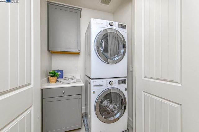 7018 Stags Leap Ln, Dublin CA: https://media.crmls.org/mediaz/7a97a94b-2ac8-418e-8a42-0e1373c8c0c8.jpg