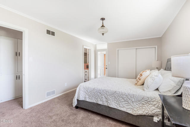 47 Grandview Circle, Camarillo CA: https://media.crmls.org/mediaz/7a97a9b5-9aa5-4e35-88fe-978e54e9c023.jpg