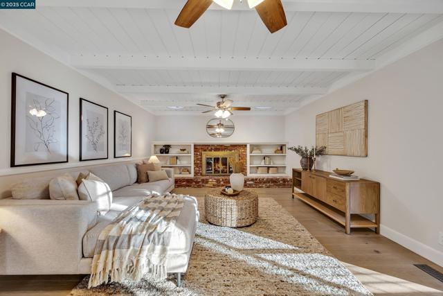 967 Ocho Rios Dr, Danville CA: https://media.crmls.org/mediaz/7a97b1b9-817e-438e-a37b-33cd4919b7d6.jpg