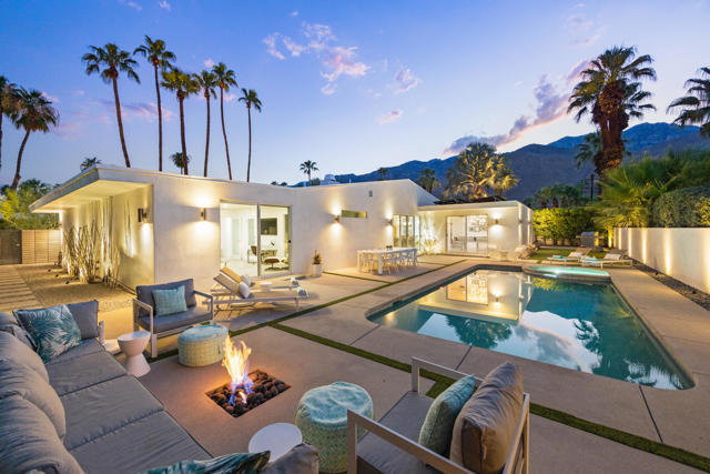 1160 E Marion Way, Palm Springs CA: https://media.crmls.org/mediaz/7a9820da-2fc5-4d1d-9507-a9131b2fb9e3.jpg