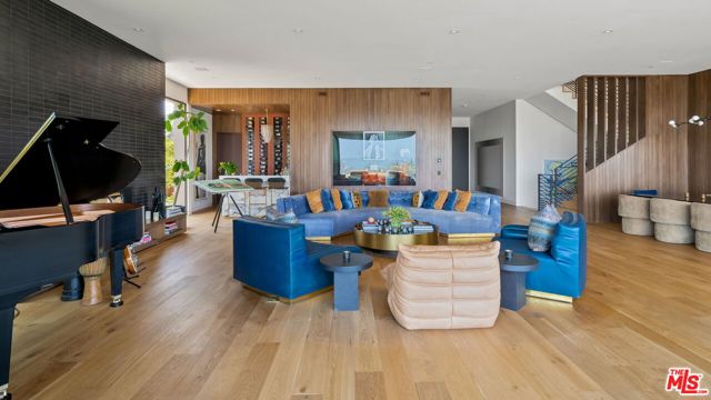 1030 Somera Road, Los Angeles CA: https://media.crmls.org/mediaz/7a9861e7-a3e4-4481-b45b-fb9824ea5c9f.jpg