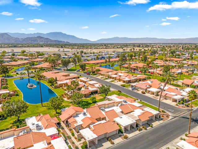 49327 Eisenhower Drive, Indio CA: https://media.crmls.org/mediaz/7a986a03-e62d-4c4e-9b07-09c5cf789421.jpg