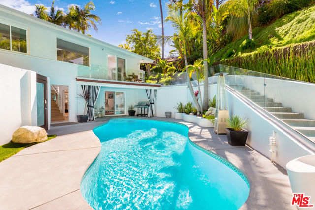 1415 Braeridge Drive, Beverly Hills CA: https://media.crmls.org/mediaz/7a989bec-d9cb-4ff3-9443-66b37803b577.jpg