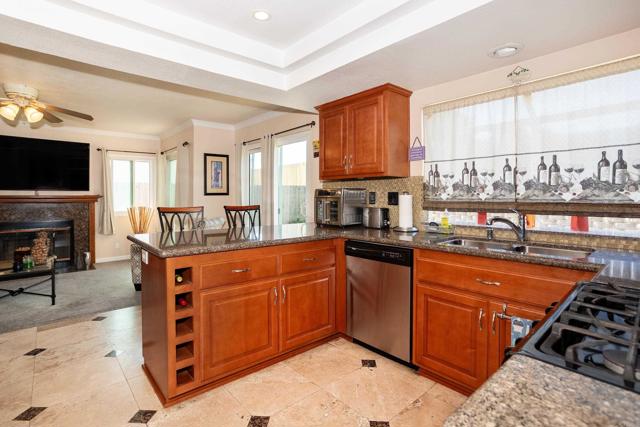 Detail Gallery Image 7 of 30 For 767 Rivertree Dr, Oceanside,  CA 92058 - 5 Beds | 3 Baths